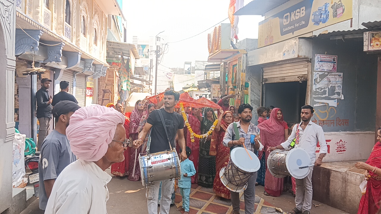 *माचलपुर में इमली वाले बालाजी मंदिर से निकली विशाल चूनर यात्रा, भद्रकाली मंदिर में किया चूनर अर्पण*