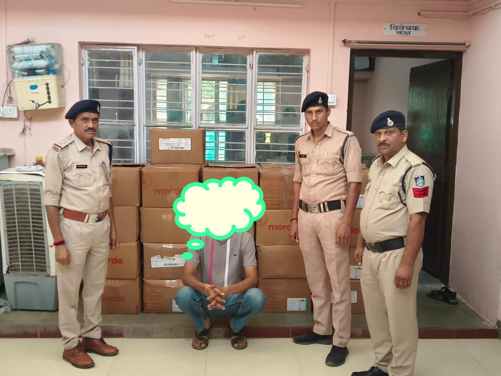 अवैध रूप से तेजाब का भंडारण कर बिक्री करने वाला आरोपी पकड़ा*